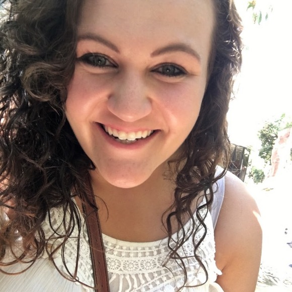 Meet your Posher, Alexandra - Picture 1 of 1